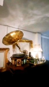 เครื่องเล่นแผ่นเสียง เครื่องเล่นแผ่นเสียงวินเทจ เครื่องเล่นแผ่นเสียงโบราณ เครื่องเล่นแผ่นเสียงปากแตร เครื่องเล่นแผ่นเสียงไขลาน