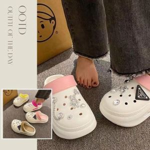 LHShoess มาแรง รองเท้าแตะหัวโตแฟชั่น ทรงใหม่พื้นนิ่มมีสายรัดส้นและกันลื่นให้อย่างดีงานนี้แถมฟรีตัวติดด้วยนะสาวๆสายคุ้มๆต้องมีแล้วห้ามพลาด