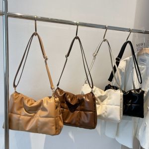 พร้อมส่ง💓กระเป๋าคุณผู้หญิงหนังหนานุ่มPUความจุสูงกระเป๋าสะพายใส่ไอแพดรูปร่างลายสก๊อตวัสดุพียู Pillow Bag