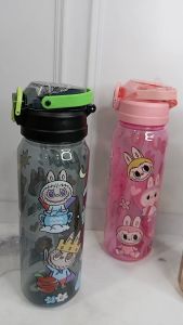 Botol Minum Anak Karakter LABUBU Cara Minum SEDOT Kapasitas 900ML BPA FREE - GO CENTRAL