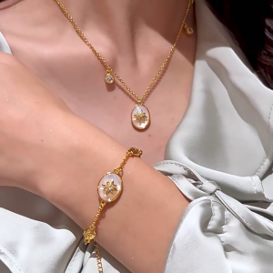 18K gold-plated diamond-encrusted mother-of-pearl oval pendant necklace vintage light luxury collarbone chain high-end jewelry