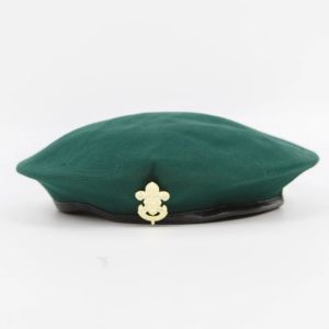 หมวกไบเล่ย์ หมวกลูกเสือสามัญ หมวกผู้บำเพ็ญ หมวกอาชีวะ พร้อมเข็มตราหน้าสัญลักษณ์ ถูกระเบียบ