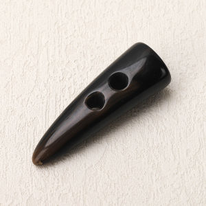 เรซิ่นระดับไฮเอนด์ กระดุมเขาสัตว์ ผู้หญิง ขนสัตว์ เสื้อโค้ท ตัวยึดเสื้อผ้าเด็กที่จับคู่ปุ่มอุปกรณ์เสริมแตรแกะ