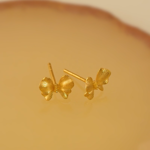 Chow Sang Sang 周生生 999 24K Gold Butterfly Dainty Stud Earrings for Women 95520E