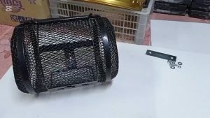 ตระกร้าหน้ามอเตอร์ไซค์ Waveเก่าทุกรุ่น ดรีม ใส่ดรีมได้ทุกรุ่น แบบคลาสสิคทรงกลมสวยๆ วัสดุเหล็กเคลือบพลาสติกดำ ขนาด28x23x21cm แข็งแรงได้มาตรฐาน