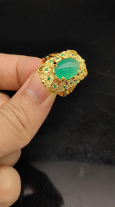 แหวนพลอยคริสโซเพลส(Chrysoprase) "หินแห่งความผ่อนคลาย"ตัวเรือนเงินแท้ 92.5% ชุบทอง ไซส์นิ้ว 61 หรือเบอร์ 9.5 US สินค้ามีใบรับประกันจากทางร้าน