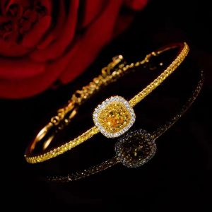 Exquisite Yellow Crystal Micro-Paved Moissanite Bracelet: A Luxurious Flashy Fashion Accessory