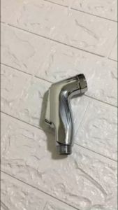 Có bán lẻ tay xịt Vòi xịt vệ sinh toilet nhà tắm Có bán lẻ tay xịt