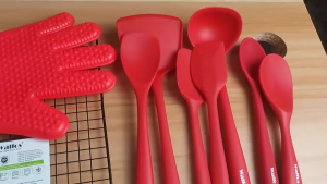 Kitchenware Baking Tool Silicone Scraper Spatula Food Grade Soft Silicone Scraping Heat Resistant Multipurpose