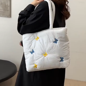 EchoBliss  กระเป๋าสะพายข้างผู้หญิงกระเป๋าโท้ทความจุขนาดใหญ่กระเป๋าใต้วงแขนปักลายผีเสื้อ   กระเป๋าสะพายผญ กระเป๋าสะพาย   กระเป๋าสะพายข้าง กระเป๋าสะพายผู้หญิง