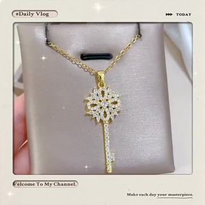 Elegant Hollow Flower Key Titanium Steel Necklace Womens Versatile Collarbone Chain Luxury Jewelry Accessory