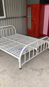 Giường sắt đơn giản màu trắng 0.8mx2m 1m2x2m 1m2x2m 1m4x2m 1m6x2m 1m8x2m tháo lắp dễ dàng giá rẻ tại xưởng