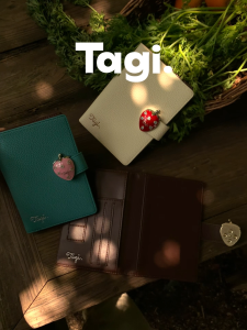 Tagi. Inspire Strawberry 2-in-1 Passport Holder