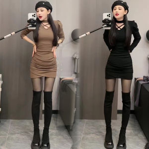 ชุดเดรสสั้นทรงเข้ารูปแขนยาวพับลายชาฤดูใบไม้ร่วงปี 2024 กระโปรงสั้นเข้ารูปเอวสูงกระชับสัดส่วนแฟชั่นสำหรับผู้หญิง