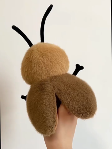 25CM ตุ๊กตาแมลงสาบ จี้แมลงสาบ กตาแมลงสาบ สนุกแมลงสาบ กตาตลกตุ ของเล่นตุ๊กตา ของขวัญ