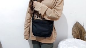 Tas selempang pria sling bag cowok canvas tali panjang tas slempang laki laki polos resleting simpel