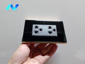 Ổ cắm mặt kính cường lực màu đen/trắng viền nhôm hạt panasonic