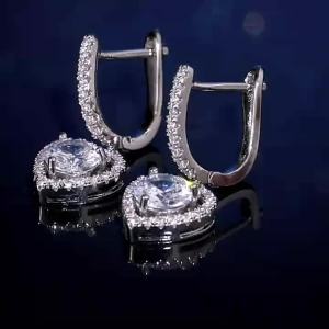 Huitan Bông Tai Hình Trái Tim Dành Cho Nữ Với AAA Cubic Zirconia Cổ Điển Thẩm Mỹ Tòn Ten Trang Sức Phong Cách Vượt Thời Gian Phụ Kiện Thời Trang