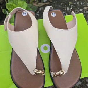 Sandal nữ quai xỏ ngón phối hậu charm mới 2025 chất da mềm đế dẻo dép tông nữ đi chơi đi học đi làm đi biển đế thấp