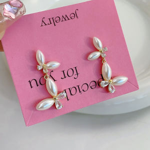 ต่างหูไข่มุกสไตล์ฝรั่งเศสหรูหราสำหรับผู้หญิง ต่างหูแบบใหม่ที่สวมใส่สบายสำหรับเดินทางไปทำงาน ต่างหูแบบอ่อนโยนและหรูหรา