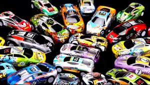 Smile - 1 PCS Mainan Anak Mobil Balap Besi Mini PullBack Bahan Metal