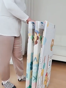 เสื่อรองคลาน เสื่อรองคลานแบบพับได้ 6ฟุต พับได้ 2.2CMความหนา ทำจากวัสดุ XPE กันน้ำ ทำความสะอาดง่าย 1 ผืนมี 2 ลาย