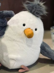 นุ่ม น่ากลัว น่ารัก ตุ๊กตานกนางนวล สีทราย ประติมากรรมของขวัญฮาโลวีนสําหรับคู่รักสาวน่ารักเล่นของเล่นจากประเทศจีนตุ๊กตาสั้นวัสดุ