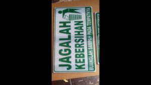 Papan Akrilik Tulisan Jagalah Kebersihan
