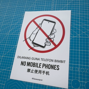 No Mobile Phones. Dilarang Guna Telefon Bimbit. 禁止使用手机. Premium Sticker Prohibition Sign. Prohibited Label Notice Signage. Laminated Waterproof Scratch Resistant. Suitable for Indoor and Outdoor.
