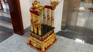 Ngai thờ gia tiên vách cột rồng sơn son thếp vàng gỗ mít cao 71cm