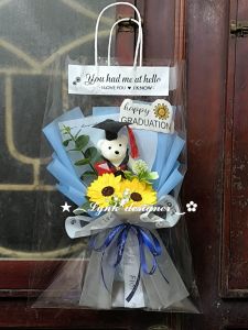 Bó hoa hướng dương sáp thơm gấu cử nhân tặng tốt nghiệp xinh xắn kèm túi đựng hoa theo lựa chọn