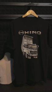 Kaos HINO EURO 5 TETAPLAH KERJA KERAS KARENA MUKA KURANG TIDUR LEBIH MENARIK DARIPADA MUKA KURANG DUIT OTOMOTIF Baju By Triple A Distro