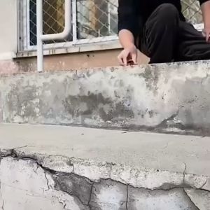 Xe ô tô địa hình đồ chơi quán tính bánh đà cho bé chất liệu nhựa an toàn