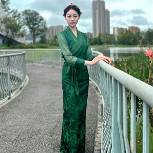 ใหม่ผู้หญิงทิเบตชาติพันธุ์สวมใส่ Splice สีสันเสื้อ Potzel กระโปรงขอบลูกไม้ผ้าไหมน้ําแข็ง Bolara ชาติพันธุ์เสื้อกั๊ก