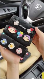 ที่เท้าแขนสำหรับรถยนต์ - 2 แพ็ค เบาะรองนั่งที่มีหัวเข็มขัดนิรภัย สายรัดไหล่ หมอนรองรับคอ การป้องกันเกียร์รถยนต์