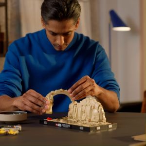 LEGO Star Wars 75380 Mos Espa Podrace Diorama Balok Mainan Anak (18 Tahun+)