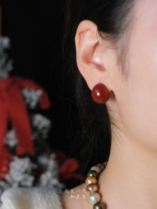 Cherry Red Vintage French Simple High-End Wine Red White Enhancing Earrings Clip-Ons Geometric Pattern Alloy Fashion Jewelry for Women