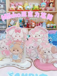 ตู้เก็บของอะคริลิกใสญี่ปุ่นสำหรับหน้าโต๊ะ เครื่องสำอาง ของเล่น สัตว์ ตัวอย่างการใช้งาน ของตกแต่ง กระบอกสีใส