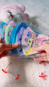 Túi 10 cái Khẩu trang gấu dâu Kitty Baby Three Doraemon cho bé gái đi đến trường đi chơi 3-10 tuổi (14-25kg)
