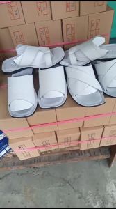 Castury Sandal: Sandal Pria Dewasa Putih Kulit Sapi Awet & Trendy