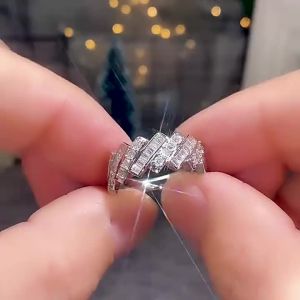 Huitan Luxury Silver Color Finger Rings for Women Daily Wear Fashion Accessories with Shiny CZ OL Style Cool Rings Party Jewelry