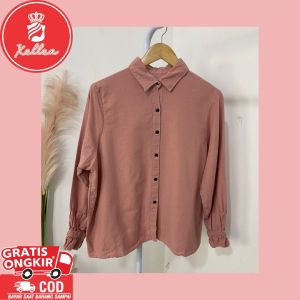 Blouse Wanita Lengan Panjang Karet Linen Fashion Casual Korean Style Ootd Simple Terbaru - XELLEA\\n\\n Pengantar\\n\\n Kenapa Pilih Blouse Wanita Lengan Panjang Karet Linen Fashion Casual Korean Style?\\n\\nBlouse wanita lengan panjang karet linen fashion casual Korean style merupakan pilihan yang tepat bagi Anda yang mencari penampilan sehari-hari yang nyaman, fashionable, dan mudah dipadukan. Dengan desain yang unik dan bahan linen yang nyaman, blouse ini dapat menjadi pilihan terbaik untuk berbagai acara.\\n\\n Kelebihan dan Keunikan Desain\\n\\nBlouse wanita lengan panjang karet linen fashion casual Korean style memiliki beberapa kelebihan dan keunikan dalam desainnya. Pertama, bahan linen yang digunakan membuat blouse ini nyaman dipakai sehari-hari dan cocok untuk cuaca hangat. Kedua, desainnya yang fashionable membuat blouse ini mudah dipadukan dengan berbagai pakaian lainnya. Ketiga, lengan panjang dengan karet pada bagian siku membuat blouse ini cocok untuk berbagai acara.\\n\\n Keuntungan Memakai Blouse Wanita Lengan Panjang Karet Linen Fashion Casual Korean Style\\n\\n Bahan Linen Nyaman untuk Sehari-hari\\n\\nBahan linen yang digunakan pada blouse wanita lengan panjang karet linen fashion casual Korean style membuat blouse ini nyaman dipakai sehari-hari. Linen adalah bahan alami yang dapat menyerap keringat dan tidak mudah panas, sehingga cocok untuk cuaca hangat.\\n\\n Desain Fashionable yang Cocok untuk Berbagai Acara\\n\\nDesain blouse wanita lengan panjang karet linen fashion casual Korean style membuatnya cocok untuk berbagai acara. Desainnya yang fashionable dapat dipadukan dengan berbagai pakaian lainnya, seperti celana jeans, rok pendek, atau celana panjang. Selain itu, lengan panjang dengan karet pada bagian siku membuat blouse ini cocok untuk acara formal maupun informal.\\n\\n Cara Memadukan Blouse Wanita Lengan Panjang Karet Linen Fashion Casual Korean Style\\n\\n Ootd Simple Terbaru dengan Blouse Wanita Lengan Panjang Karet Linen Fashion Casual Korean Style\\n\\nUntuk mendapatkan penampilan yang simple namun tetap fashionable, Anda dapat memadukan blouse wanita lengan panjang karet linen fashion casual Korean style dengan celana jeans atau rok pendek. Selain itu, Anda juga dapat menambahkan aksesoris sederhana seperti gelang atau kalung untuk menambah kesan fashionable.\\n\\n Tips Memilih Ukuran yang Tepat\\n\\nUntuk mendapatkan blouse wanita lengan panjang karet linen fashion casual Korean style yang pas, Anda dapat memperhatikan beberapa hal berikut ini:\\n\\n- Pilih ukuran yang sesuai dengan ukuran tubuh Anda.\\n- Perhatikan panjang lengan dan lebar karet pada bagian siku.\\n- Cek ukuran dada dan pinggang untuk mendapatkan blouse yang pas.\\n\\n Kesimpulan\\n\\nBlouse wanita lengan panjang karet linen fashion casual Korean style merupakan pilihan yang tepat bagi Anda yang mencari penampilan sehari-hari yang nyaman, fashionable, dan mudah dipadukan. Dengan bahan linen yang nyaman dan desain yang fashionable, blouse ini dapat menjadi pilihan terbaik untuk berbagai acara. Pastikan untuk memilih ukuran yang tepat agar blouse ini dapat dipakai dengan nyaman dan pas.\\n\\nManfaat menggunakan blouse wanita lengan panjang karet linen fashion casual Korean style untuk penampilan sehari-hari adalah:\\n\\n- Nyaman dipakai sehari-hari.\\n- Fashionable dan mudah dipadukan.\\n- Cocok untuk berbagai acara.\\n\\nJadi, tunggu apa lagi? Segera dapatkan blouse wanita lengan panjang karet linen fashion casual Korean style dari XELLEA dan rasakan manfaatnya untuk penampilan sehari-hari Anda!\"