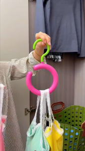 Multifunctional Rotatable Scarf Hat Hanger: A Closet Organizer System