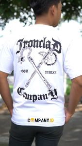 Kaoscompany.id Warna Putih Model Iron Dead Kaos Distro Pria Keren Simpel Bahan Cotton Combed 24s Tebal Halus Adem Sablon Plastisol Kuat Tidak Retak T-shirt Dewasa White Cowok Cewek Aesthetic Bayar di Tempat COD