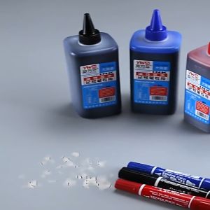 The pen can be used to write with a large volume of black filling liquid of 500ml. Marker blotting pens absorb ink.