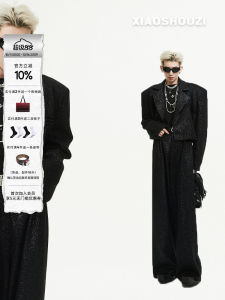 เสื้อสูทผู้ชายสั้นสีขาวพร้อมแผ่นรองไหล่ ชุดแฟชั่นฤดูใบไม้ร่วง/ฤดูหนาว แขนยาว กางเกงขายาว เสื้อสูทผู้ชายสุดเก๋