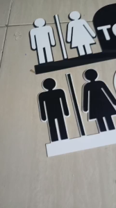 Sign Board TOILET Simple Akrilik Ketebalan 2mm ELEGAN Dan Tahan Air Sudah Ada Perekat Texs Timbul