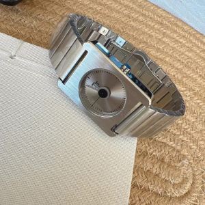 TT Đồng Hồ Hình Chữ Nhật Dây Thép Không Gỉ Phong Cách Cặp Đôi Đơn Giản Thiết Kế Phong Trào Thạch Anh Mặt Kính Khoáng Cho Phụ Nữ Tình Trạng Mới