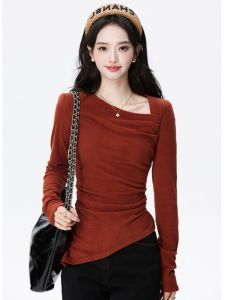 เสื้อสเวตเตอร์คอเหลี่ยมสีแดงสำหรับผู้หญิงในช่วงฤดูหนาว เสื้อชั้นในถักแบบไม่สมมาตร เสื้อเชิ้ตแขนยาวแบบปกติ สไตล์เกาหลี
