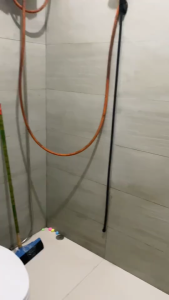 HWM BISOP Cleaner Pembersih Kerak Keramik Kamar Mandi 500ml Ampuh 100% New